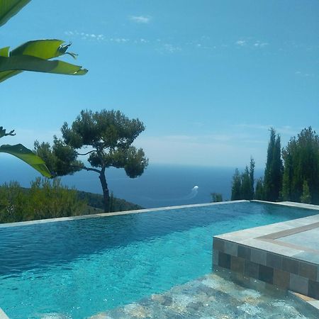Eze - Appartement Dans Bas De Villa Avec Piscine Pres De Monaco Exterior photo