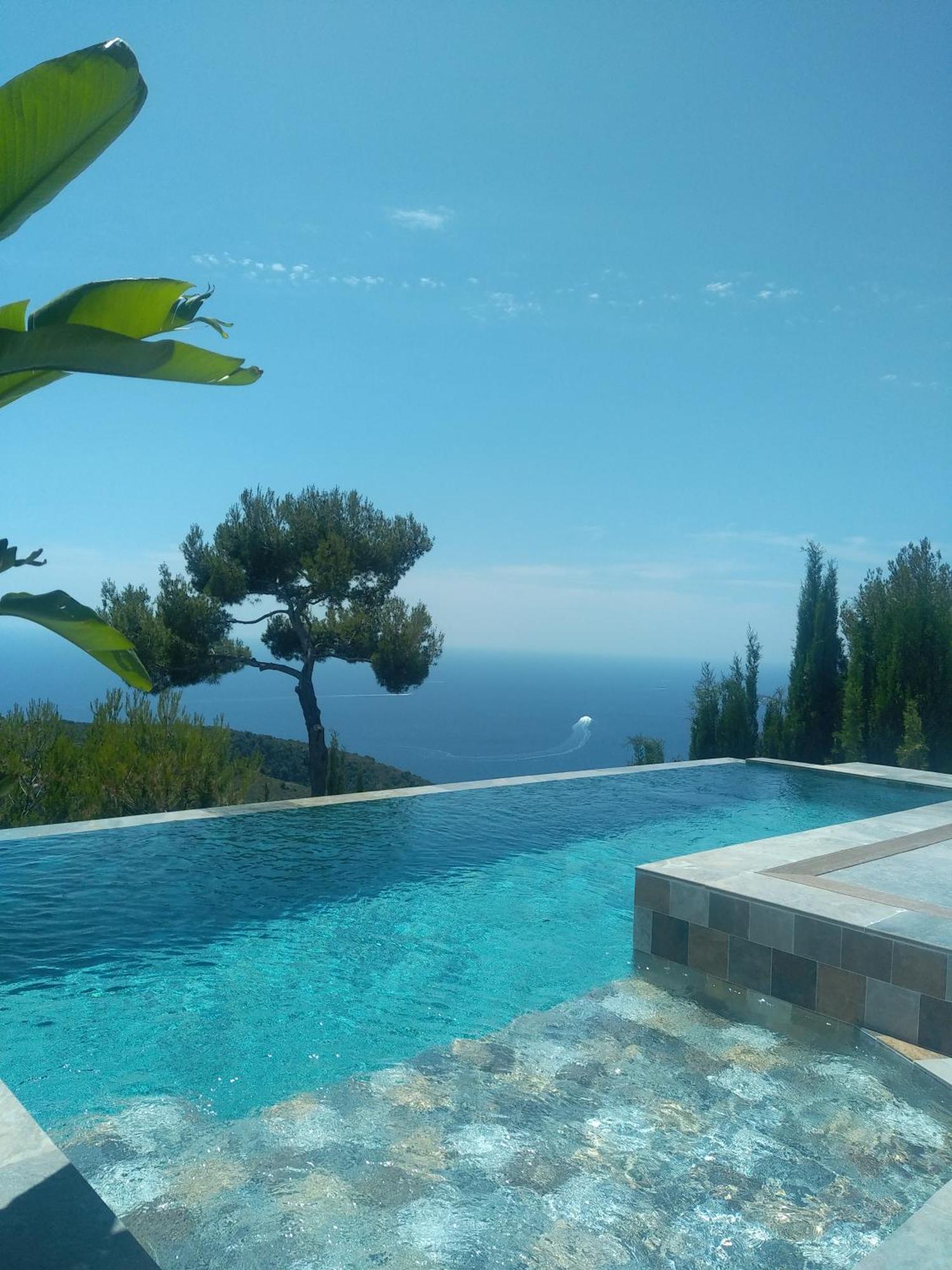 Eze - Appartement Dans Bas De Villa Avec Piscine Pres De Monaco Exterior photo