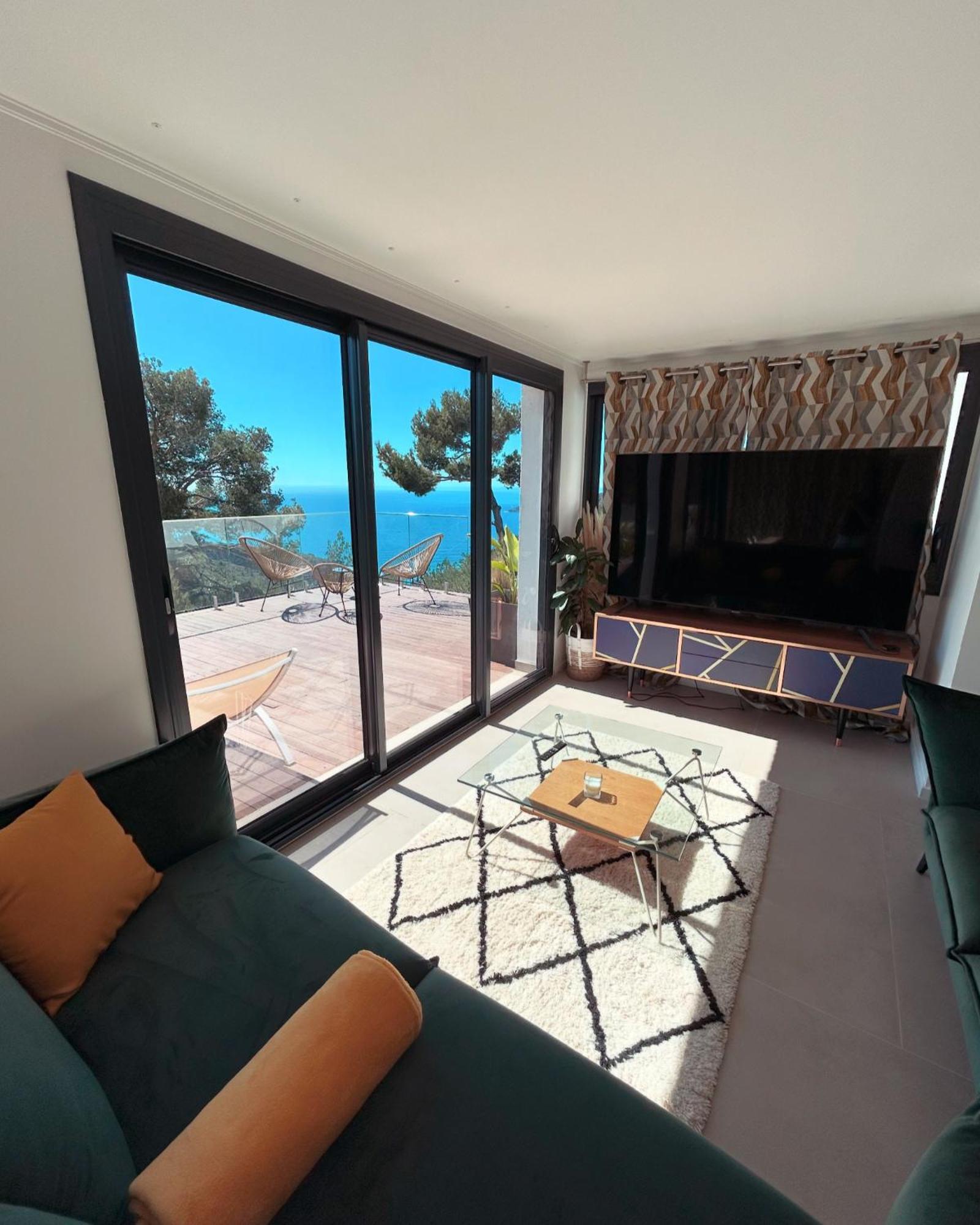 Eze - Appartement Dans Bas De Villa Avec Piscine Pres De Monaco Exterior photo