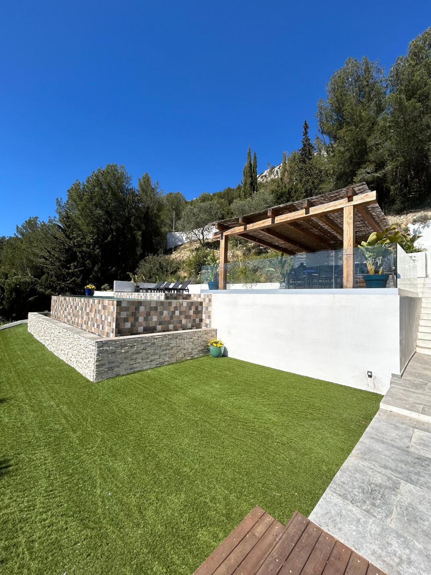 Eze - Appartement Dans Bas De Villa Avec Piscine Pres De Monaco Exterior photo