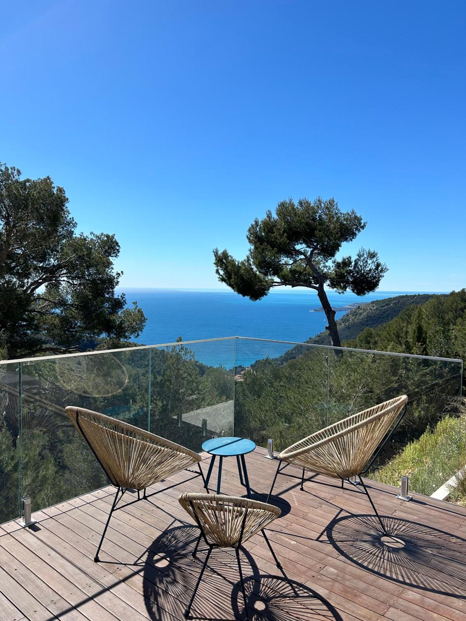Eze - Appartement Dans Bas De Villa Avec Piscine Pres De Monaco Exterior photo