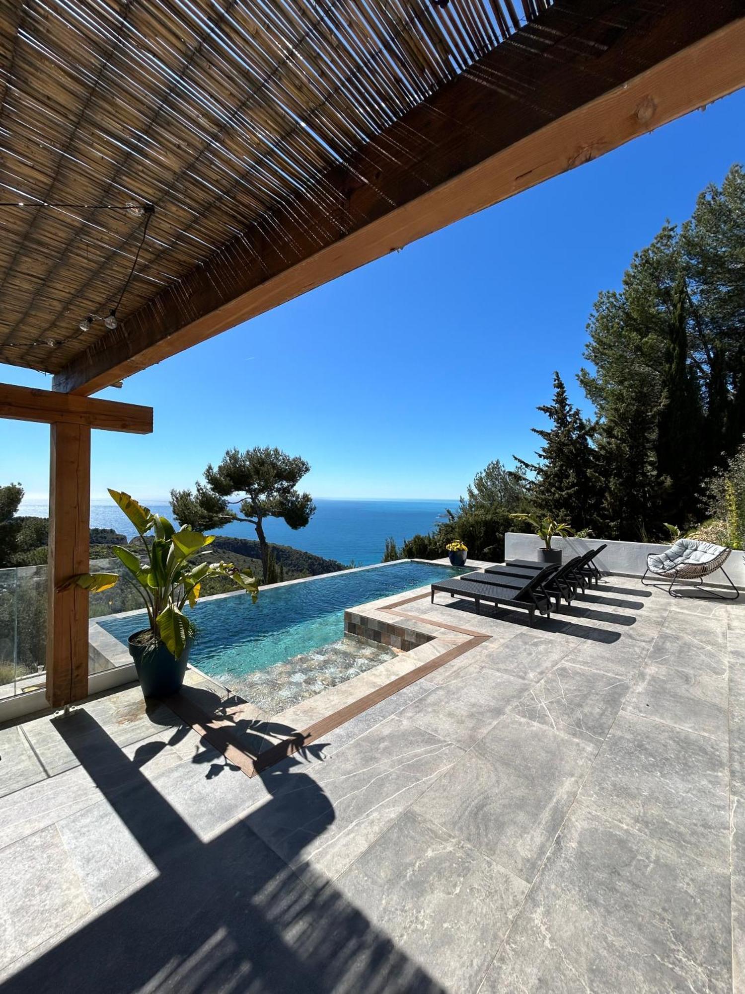 Eze - Appartement Dans Bas De Villa Avec Piscine Pres De Monaco Exterior photo