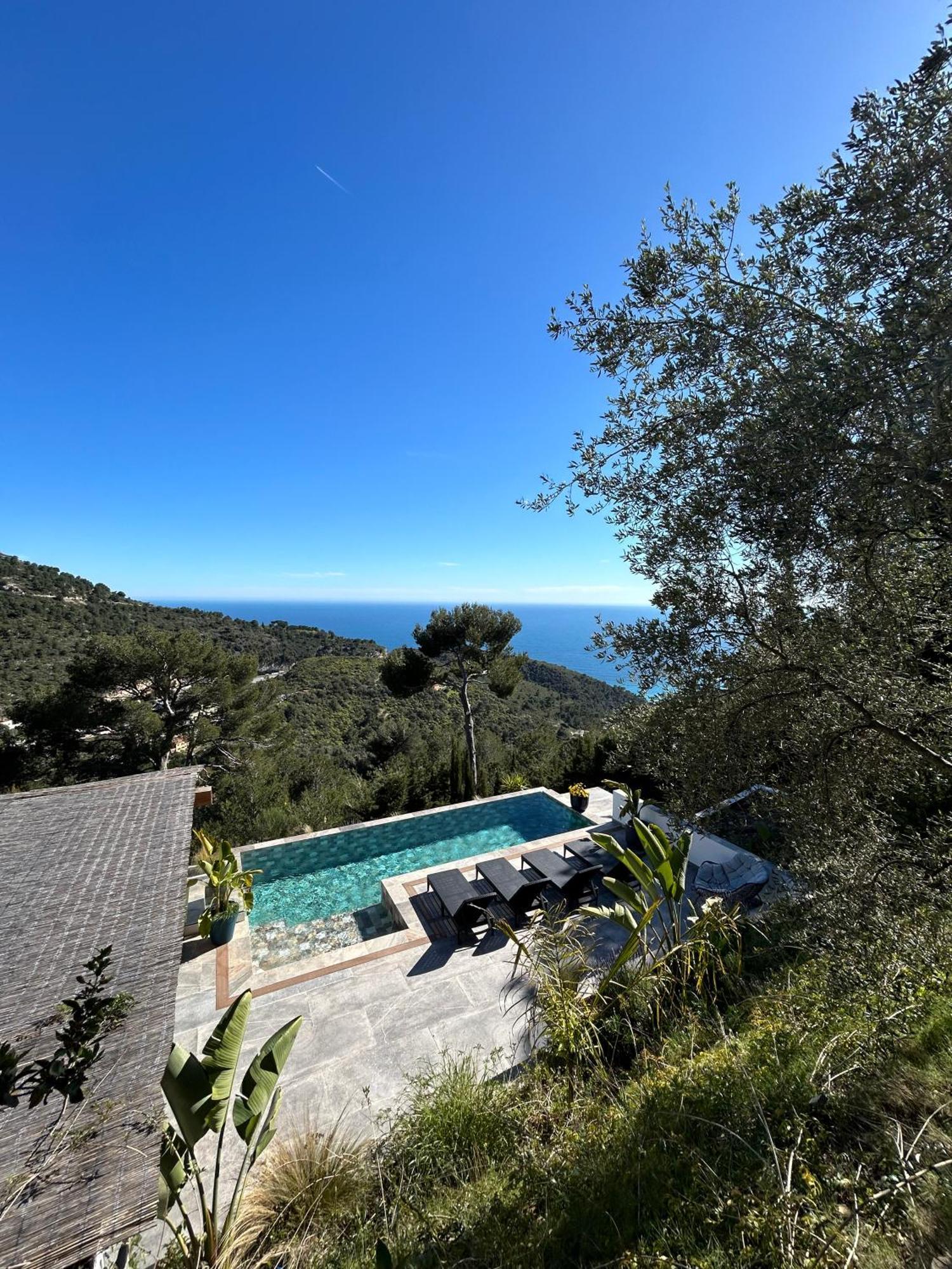 Eze - Appartement Dans Bas De Villa Avec Piscine Pres De Monaco Exterior photo